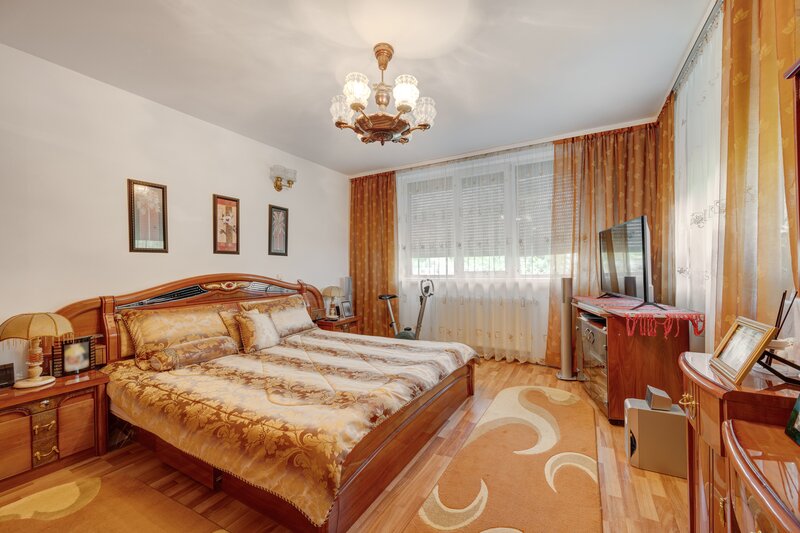 Rahova, str. Muntii Carpati, P+1+M, 5 camere, teren 280 mp, comision 0%