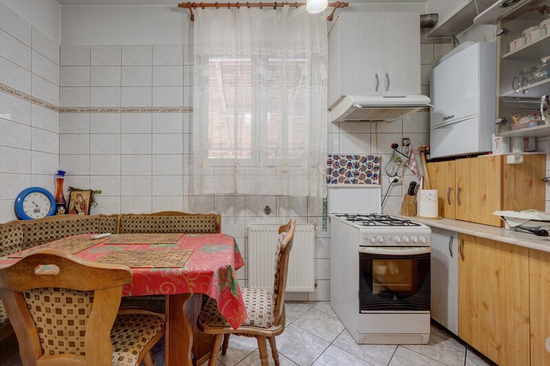 Rahova, str. Muntii Carpati, P+1+M, 5 camere, teren 280 mp, comision 0%