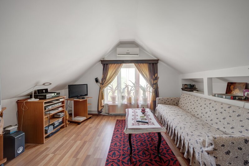 Rahova, str. Muntii Carpati, P+1+M, 5 camere, teren 280 mp, comision 0%
