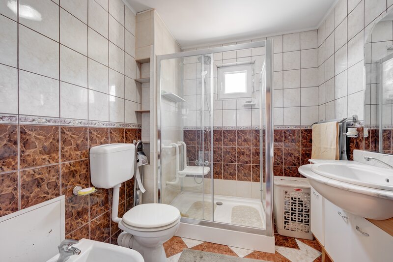Rahova, str. Muntii Carpati, P+1+M, 5 camere, teren 280 mp, comision 0%
